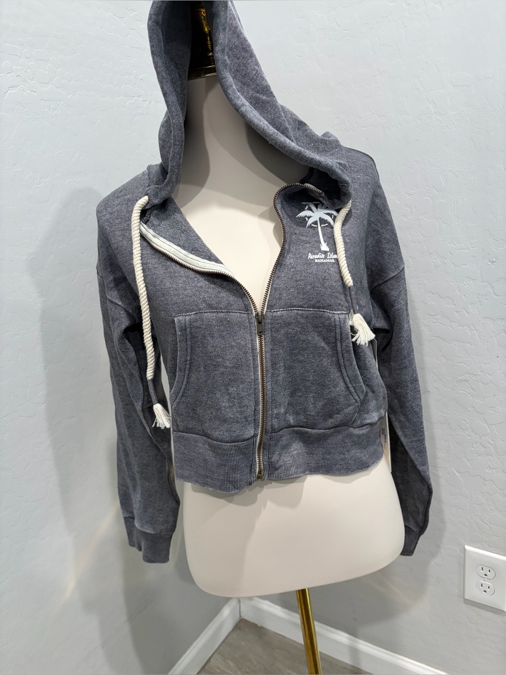 Ocean Drive Gray cropped hoodie with‎ Paradise Island graphic